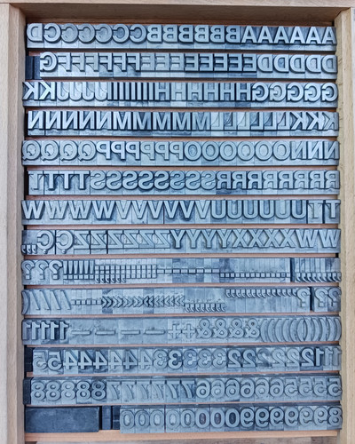 Helvetica halbfett punkt - halbfett,